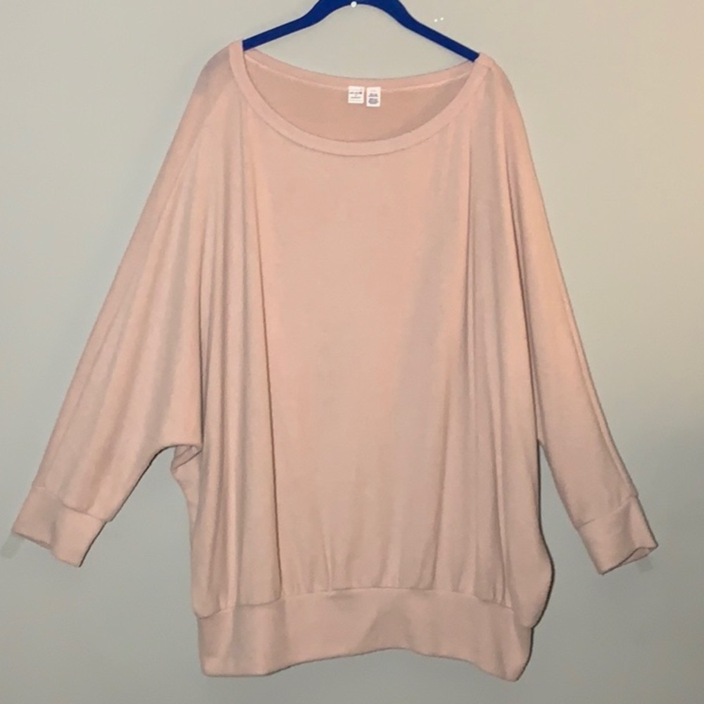 💗 Light pink fuzzy lightweight sweater 💗